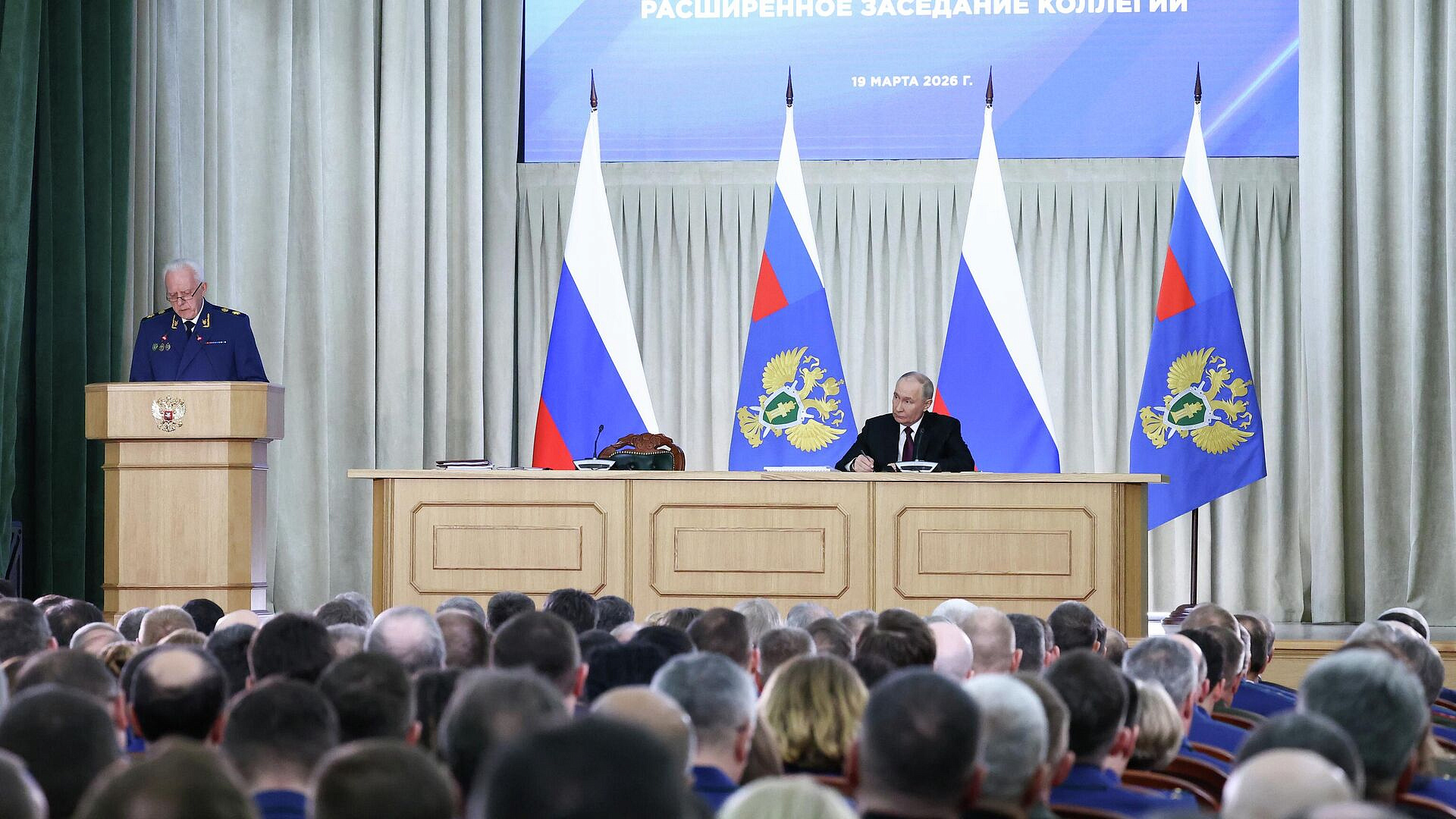 Путин отметил опыт Гуцана в органах прокуратуры