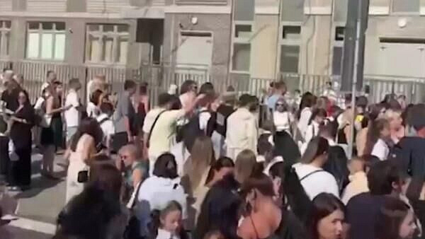 Власти Краснодара объяснили видео с "давкой" в школе