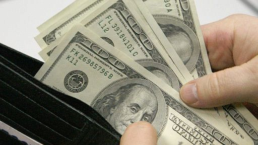 Стало известно, сколько наличных россияне берут с собой за границу