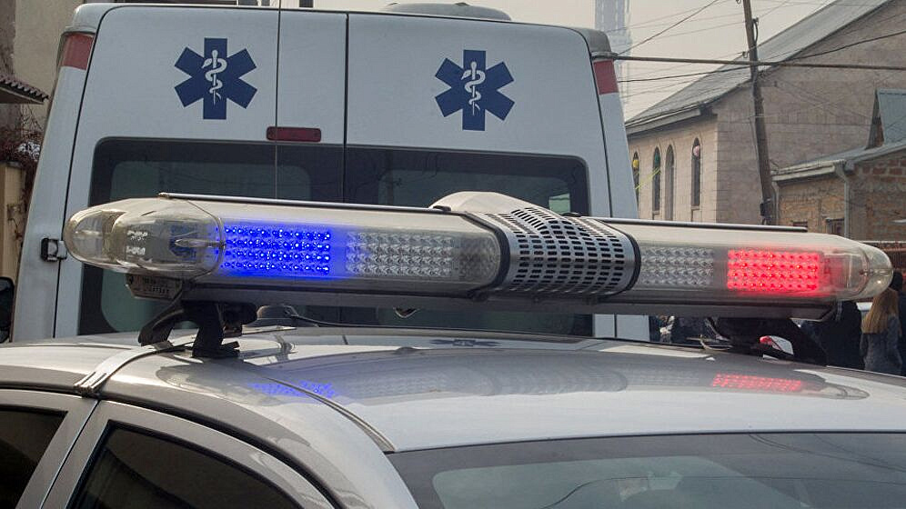 В Ереване из-за ветра рухнула стена недостроенного здания