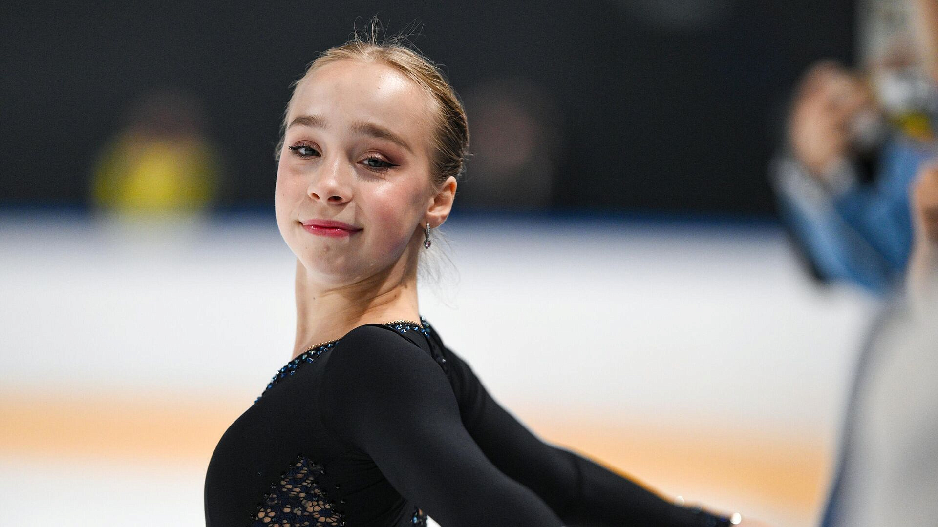 Миллионерша будет мыть унитаз: за что накажут фигуристку-чемпионку