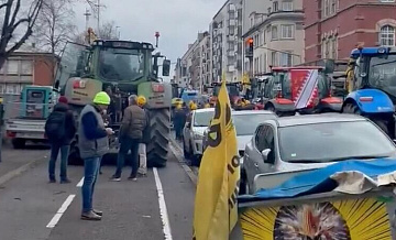 Тонны навоза оказались на французских улицах из-за протестов фермеров