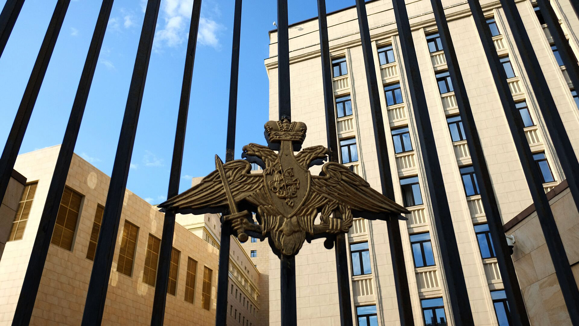Минобороны подало иск к "Военторгу" на 914 тысяч рублей