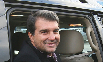 Жоана Лапорту переизбрали президентом "Барселоны"