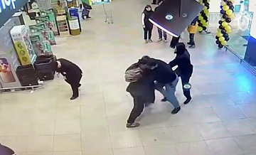 В Петербурге суд арестовал охранников по делу об убийстве посетителя ТЦ