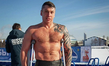 Параатлет Кочнев первым проплыл 900 метров в ледяных водах Антарктиды