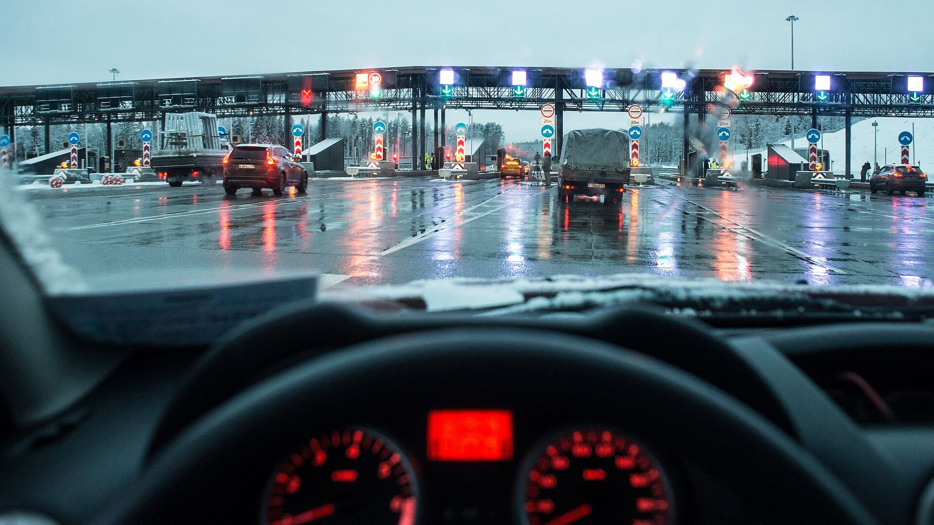 "Автодор" повысил максимальную скорость на трассах М-11 и М-4