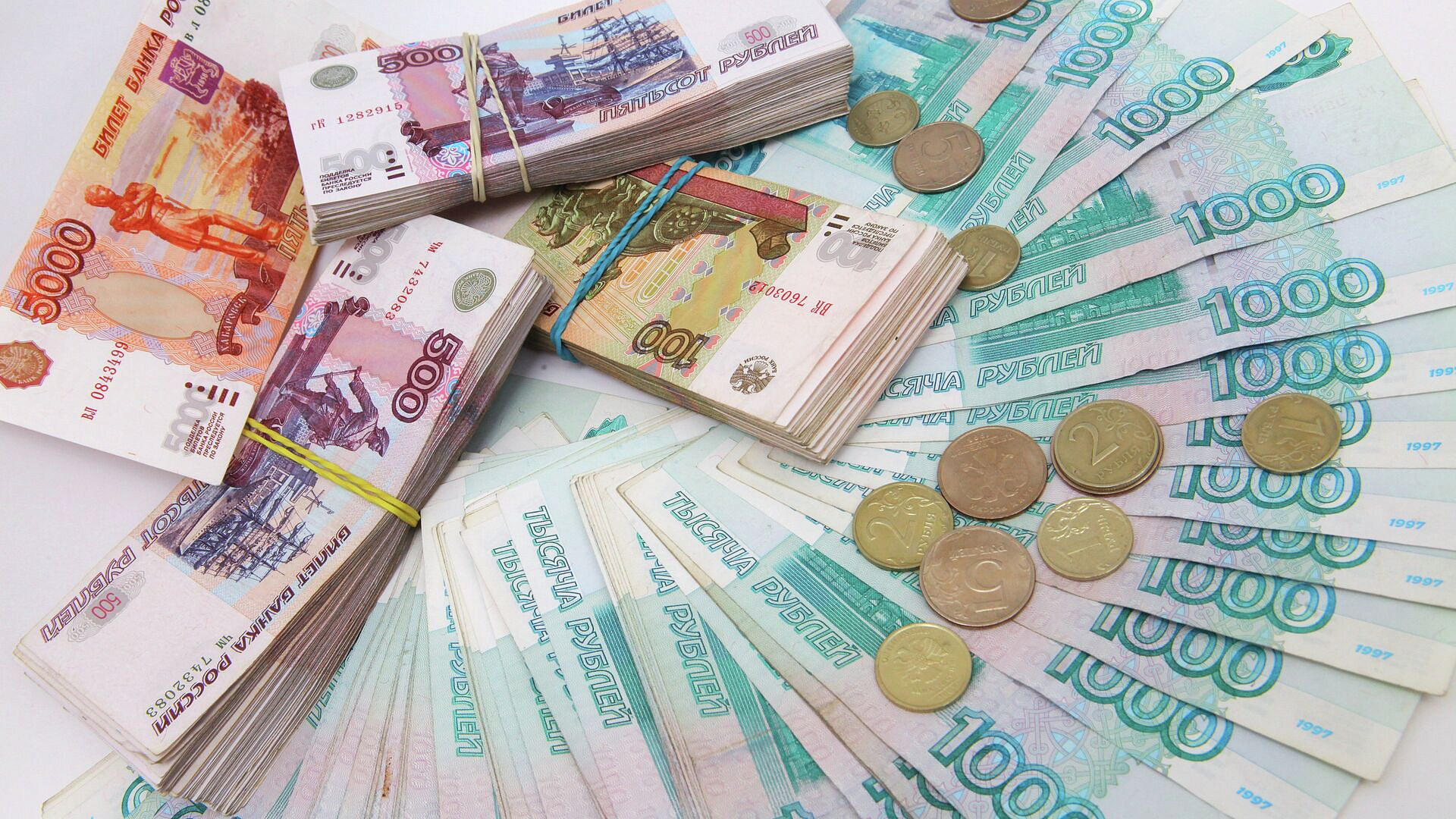 Опрос показал, сколько россиян стремятся к богатству