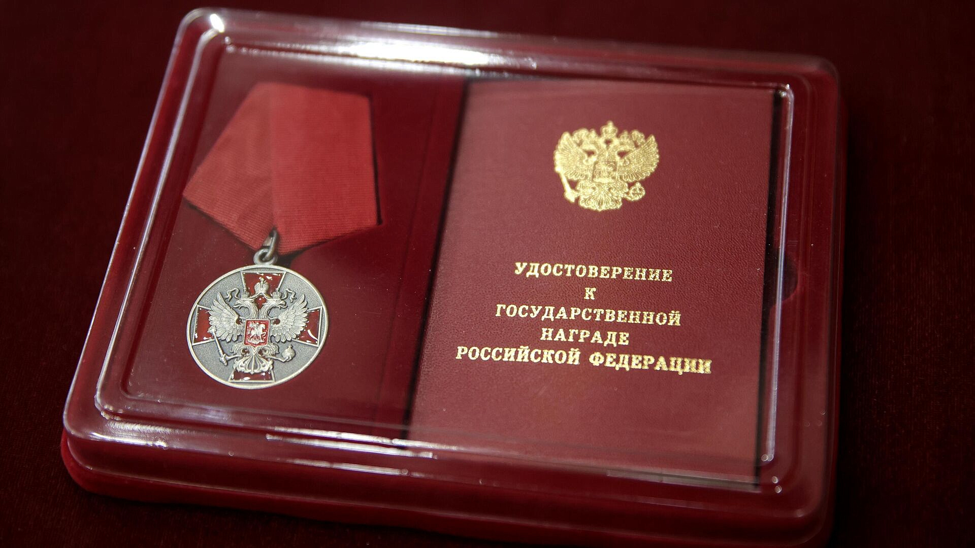 Бойцов 11-го корпуса "Севера" наградили у мемориала Курской битвы