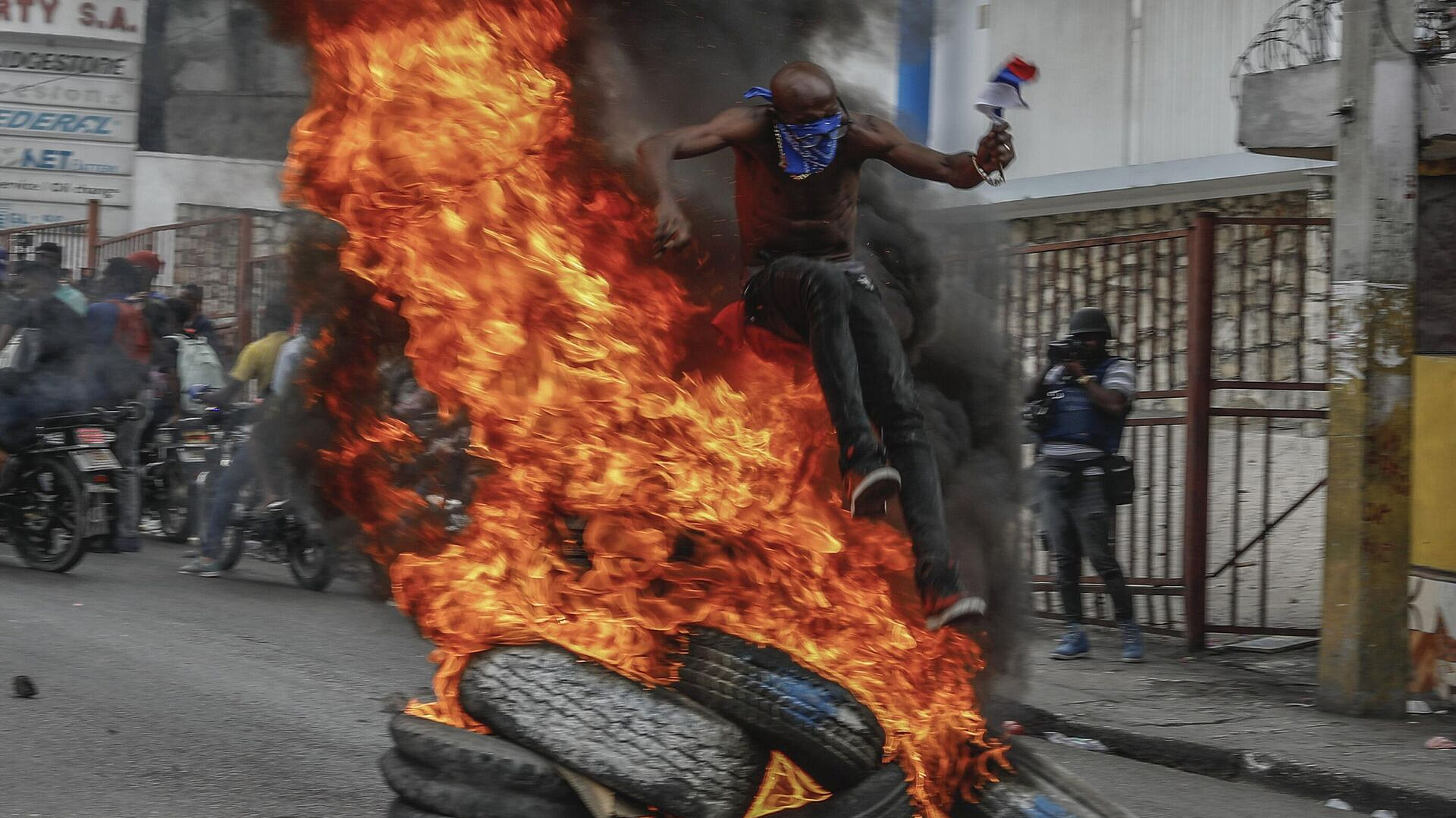 Глава Сальвадора заявил, что может помочь Гаити с кризисом