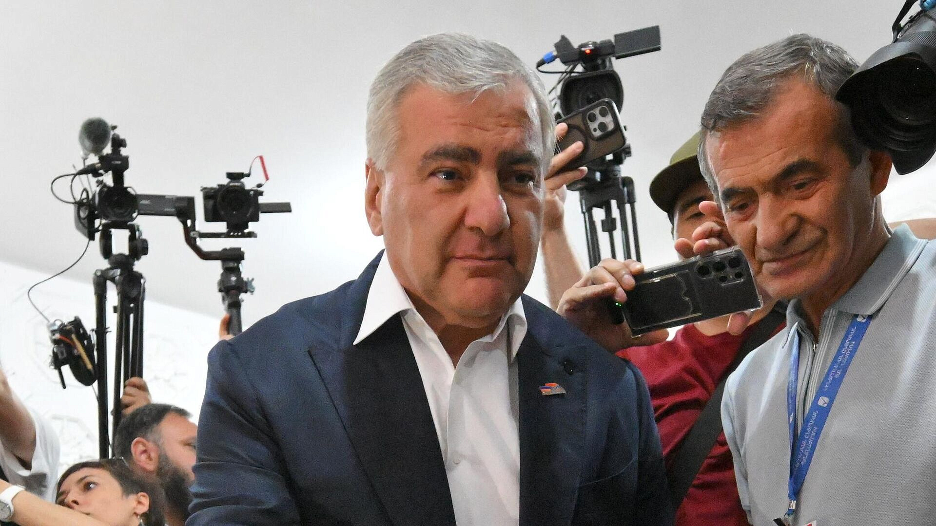 Карапетян пообещал соблюдать баланс в отношениях с Россией и Западом