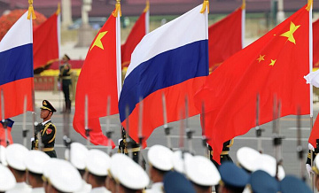 России и Китаю надо следовать тенденции мирного развития, заявили в МИД КНР