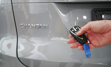 Changan не фиксировал обращений о треснувших в России панорамных крышах