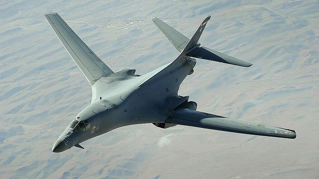 СМИ: США применили стратегический бомбардировщик B-1 против Ирана