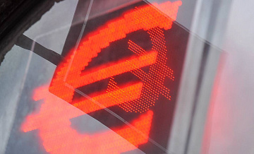 Евро превысил 102 рубля впервые с 20 октября