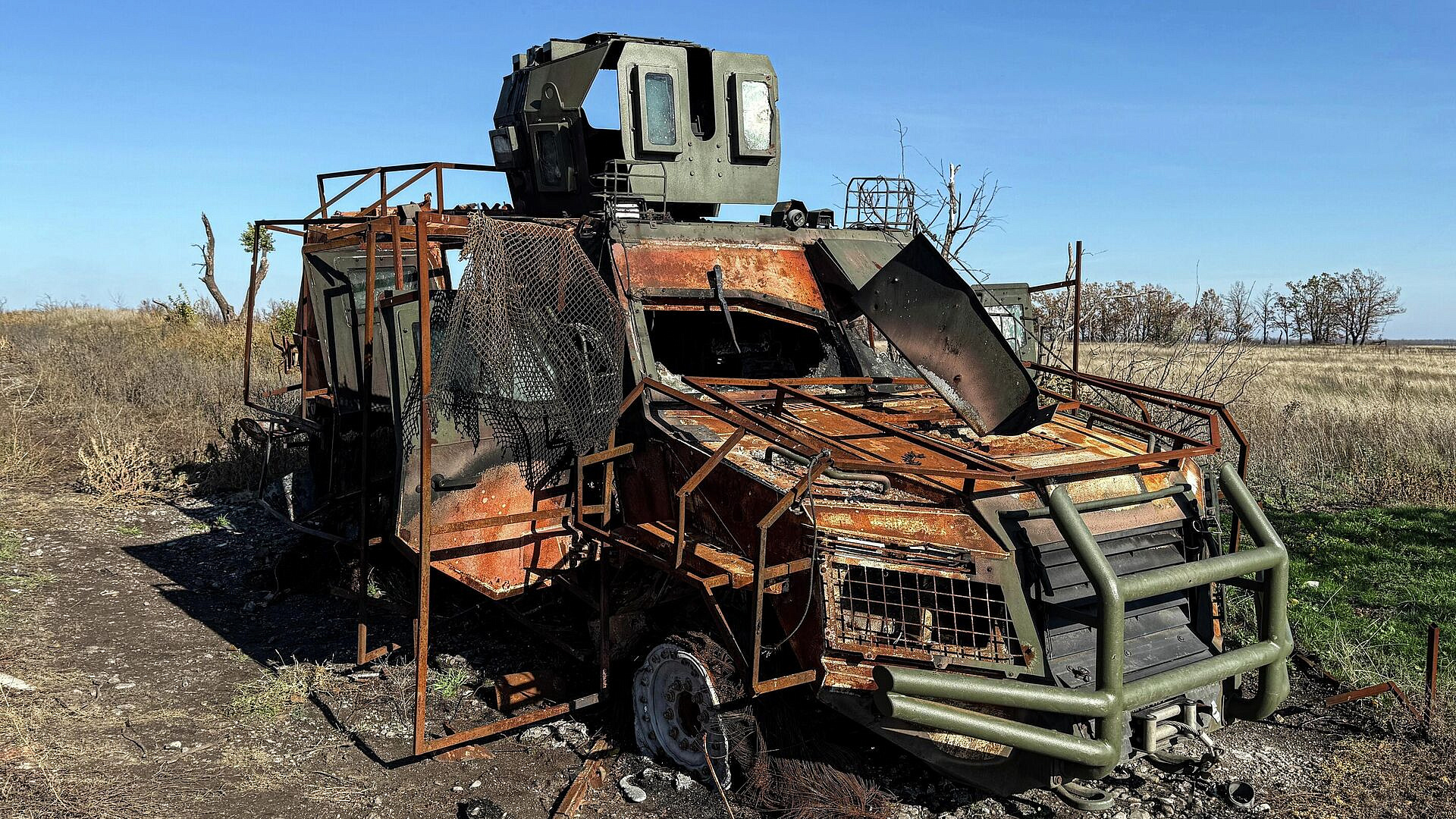 ВС России уничтожили два бронеавтомобиля ВСУ на окраинах Купянска