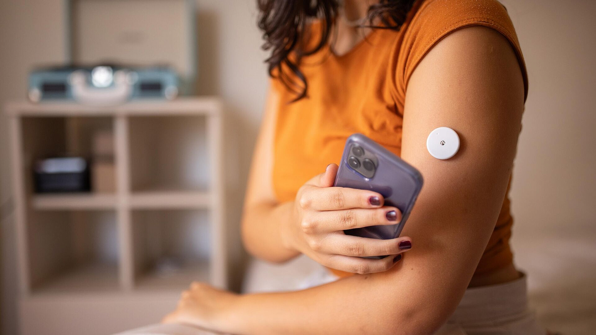 Путин поручил включить в "белые списки" сервисы для контроля уровня глюкозы