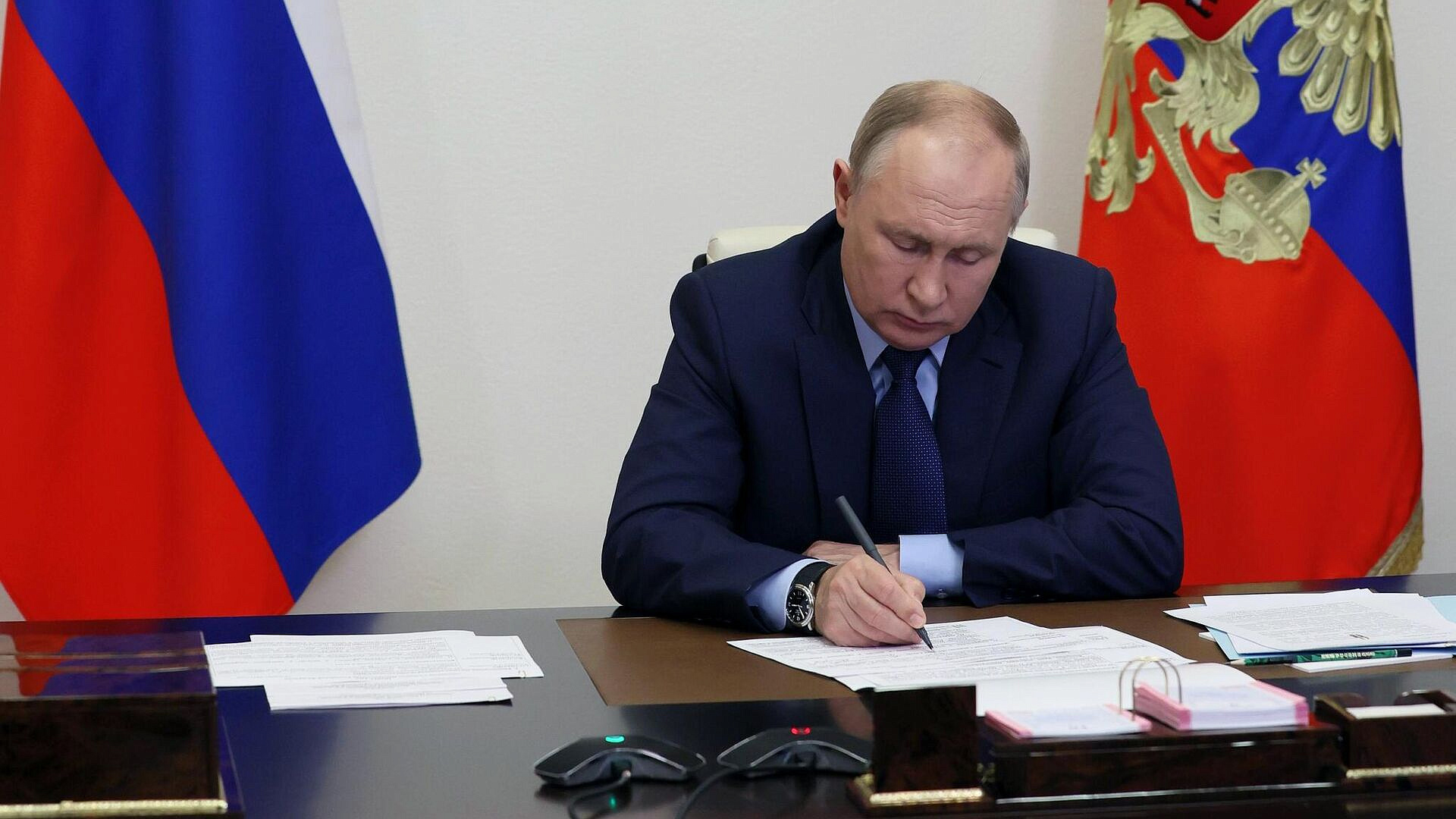 Путин освободил от должности главного судебного пристава России