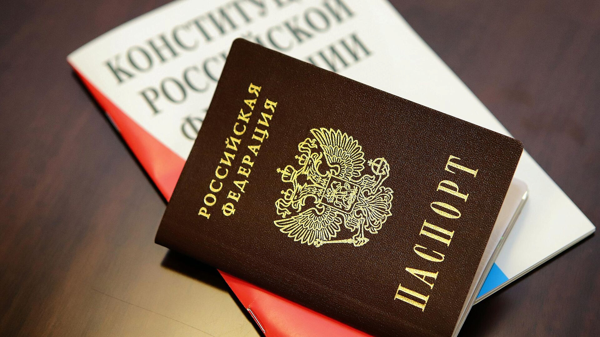В генконсульстве в Хьюстоне привели к присяге новоиспеченного россиянина