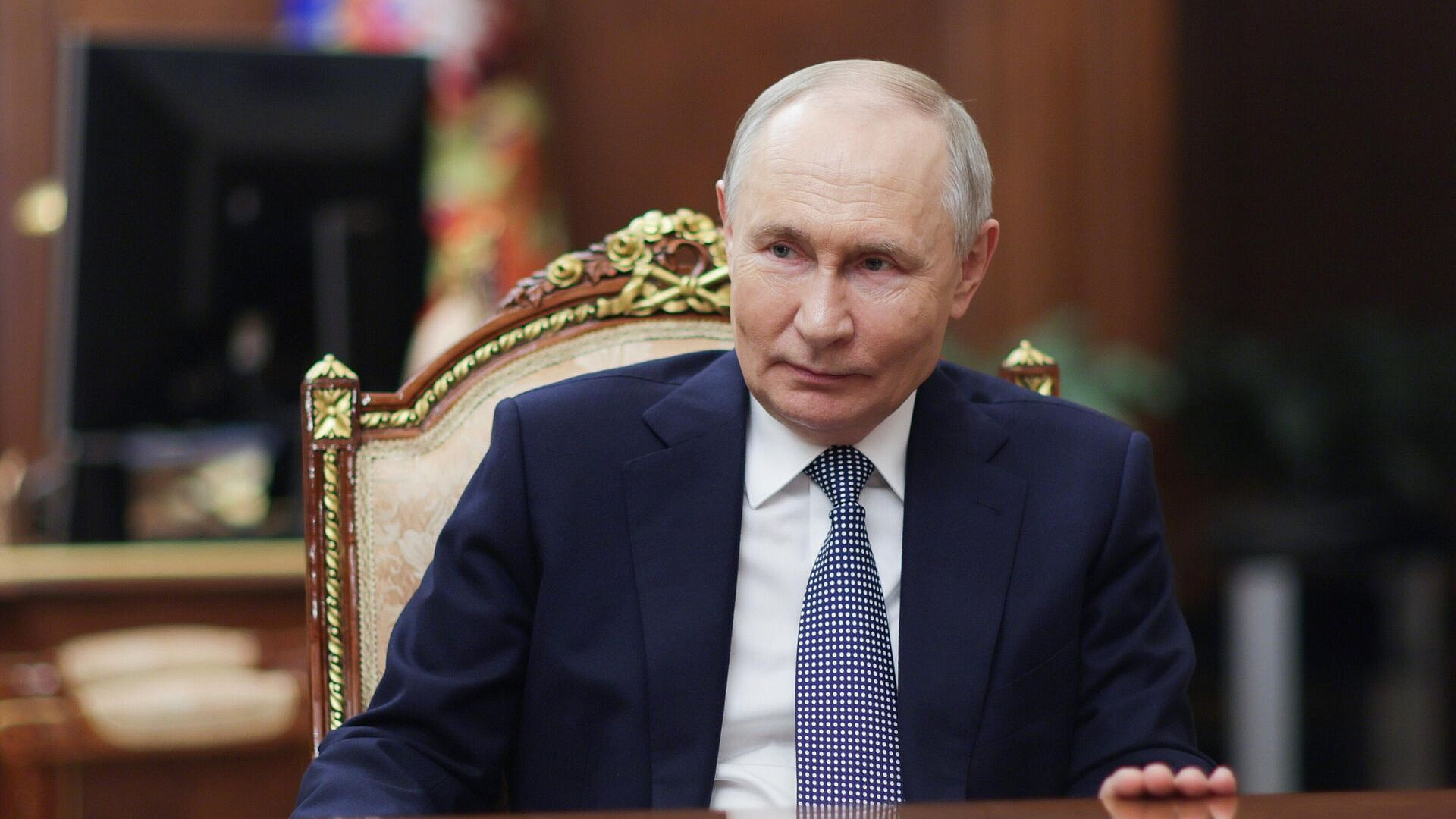 Песков анонсировал напряженный график у Путина с 7 по 10 мая