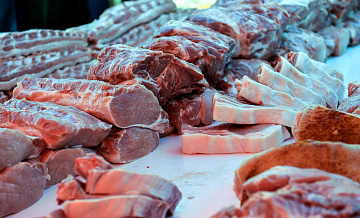 Первые три российских предприятия получили право на экспорт свинины в Китай