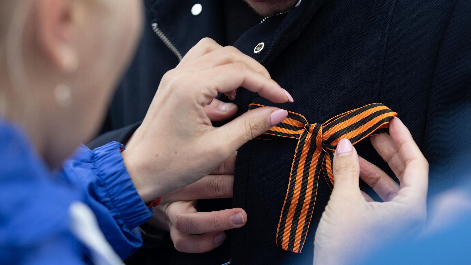 Юрист рассказал о наказании за публичное осквернение георгиевской ленты