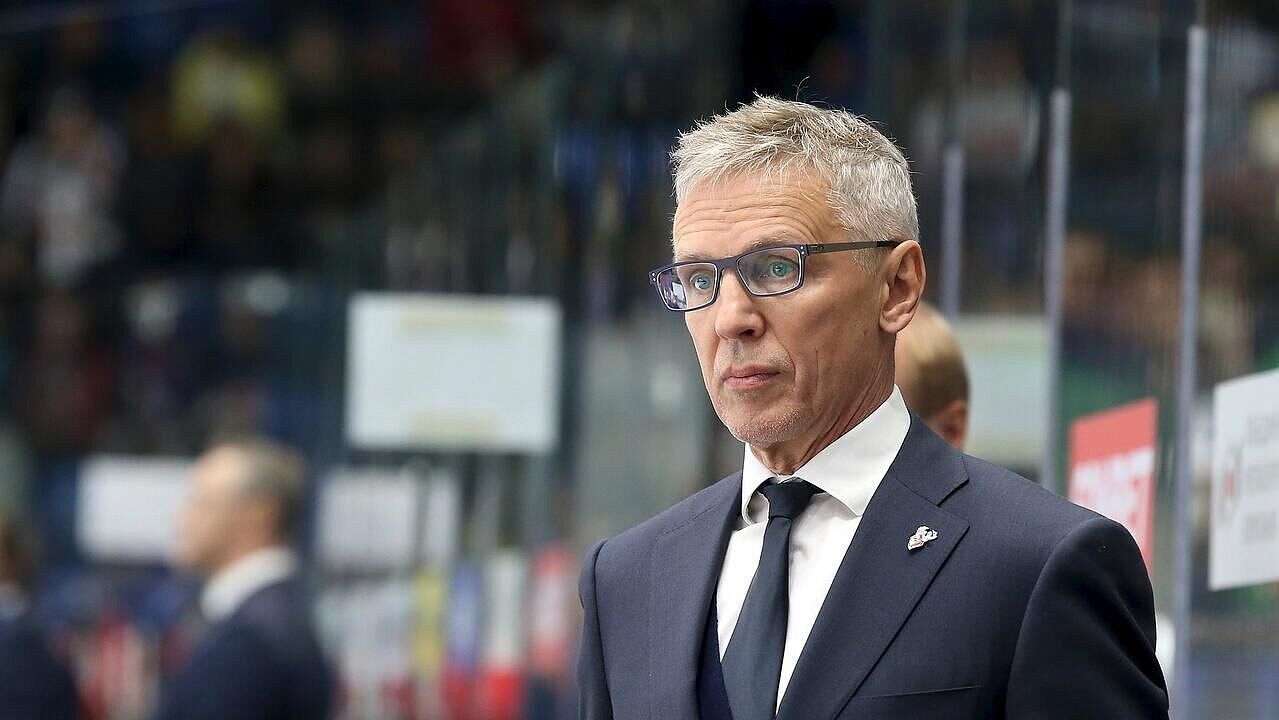 Ларионов попросил быстрее начать пресс-конференцию из-за матча "Реала"