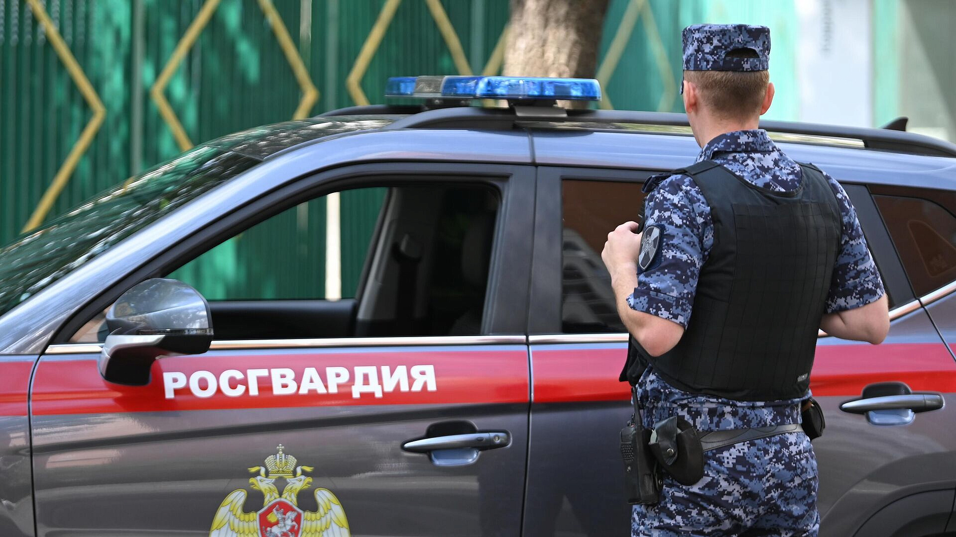 Сотрудники Росгвардии собрали в школу девочку, эвакуированную из Херсона