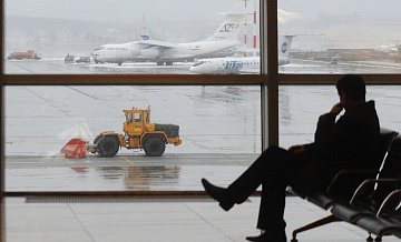 В столичных аэропортах из-за снегопада отменили восемь рейсов
