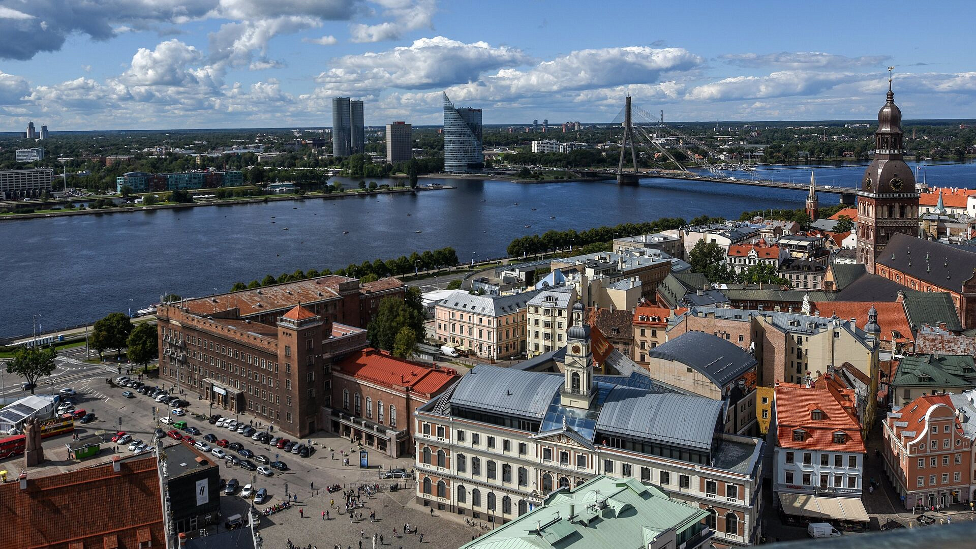 В Латвии общественным СМИ запретили использовать русский язык