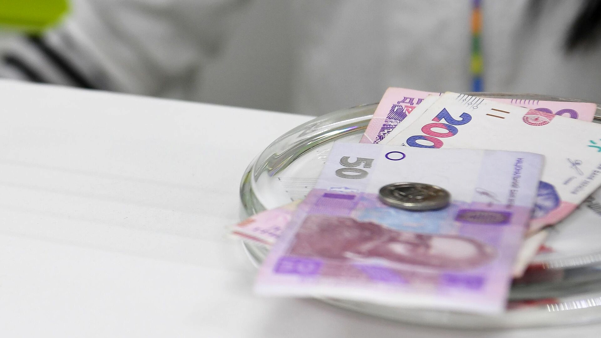 На Украине начнут выпускать банкноты с нацистским лозунгом