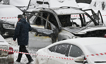 На месте возгорания автомобиля в Москве работают правоохранители 