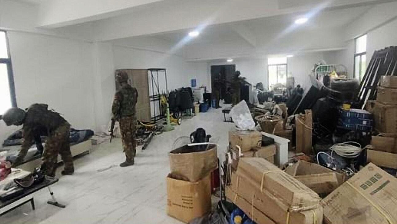 Освобожденная из колл-центра в Мьянме россиянка вылетела в Москву