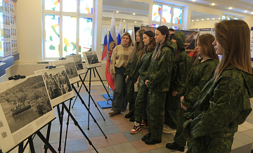 Волгоградские студенты познакомились с выставкой о разгроме Японии