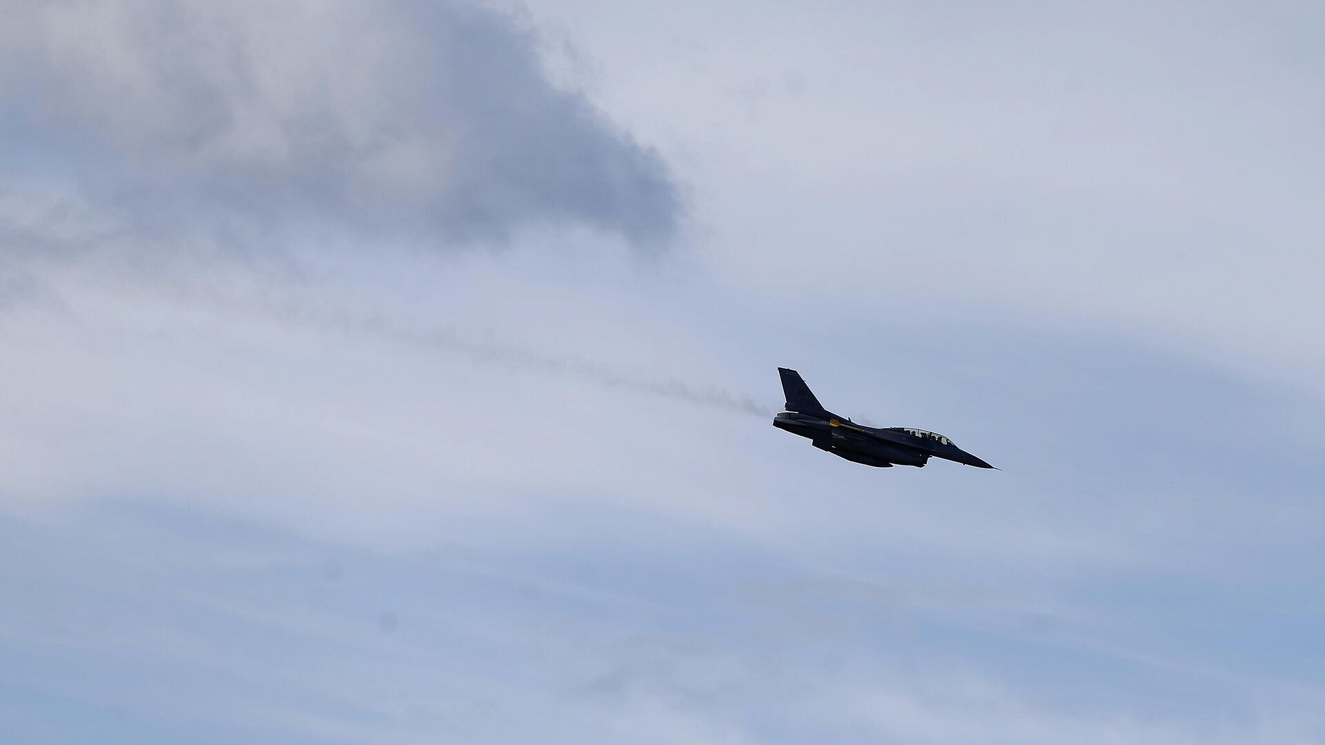 Украина не успевает готовить летчиков к управлению F-16, считает эксперт