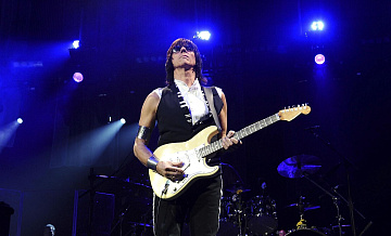 Две гитары рок-музыканта Джеффа Бека продали за 2,55 миллиона долларов