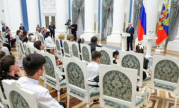 Путин наградил французскую многодетную семью, переехавшую в Россию