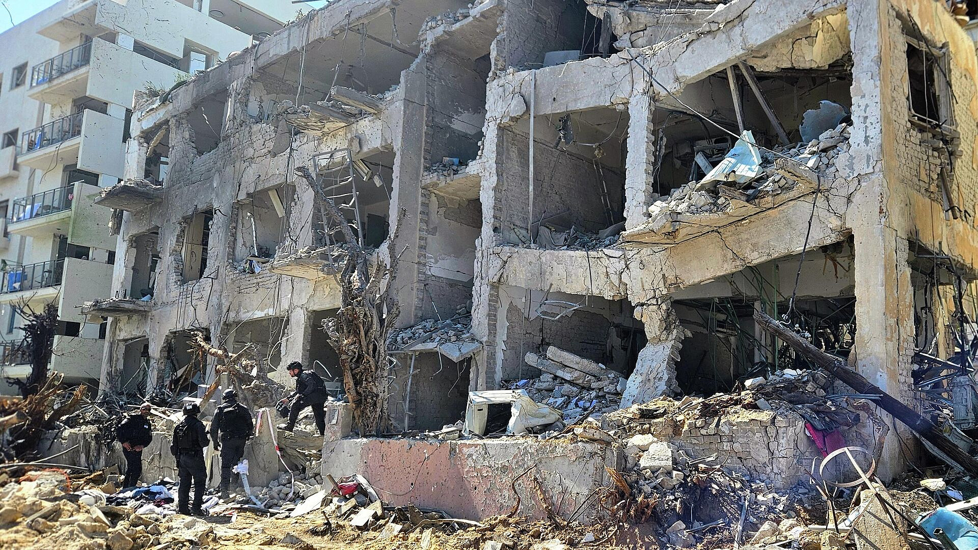 В Тель-Авиве прогремело более десяти взрывов