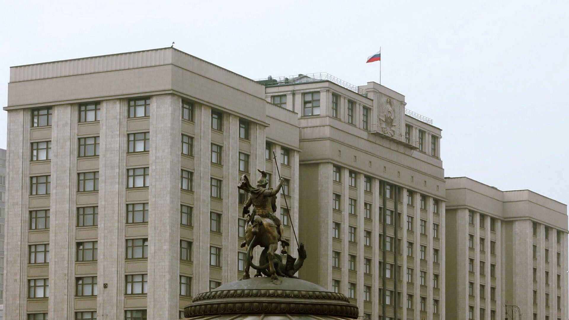 Госдума приняла закон о штрафах за нарушение требований к обороту метанола