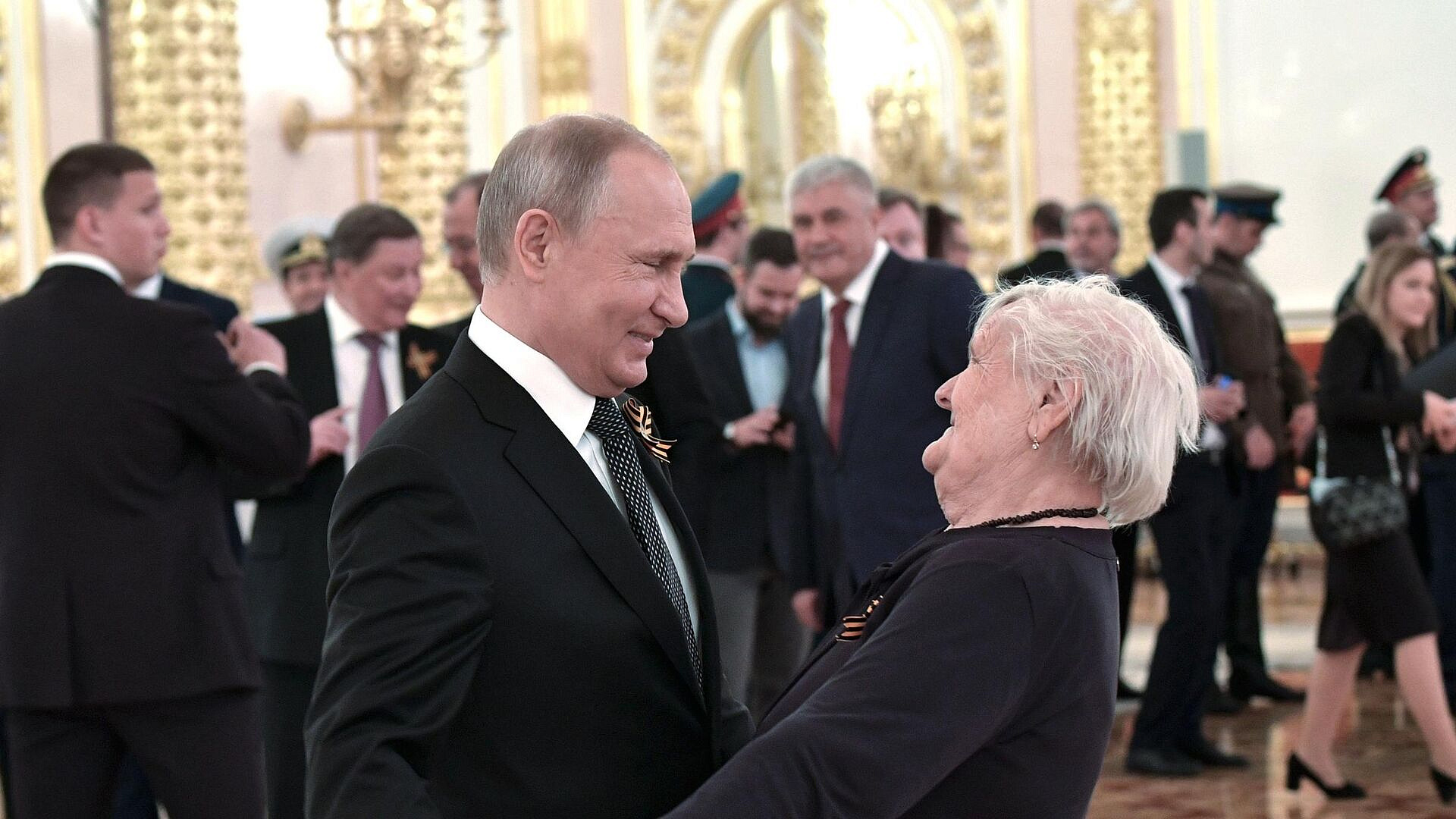 Учительница Путина рассказала, как он подарил ей уральский самоцвет