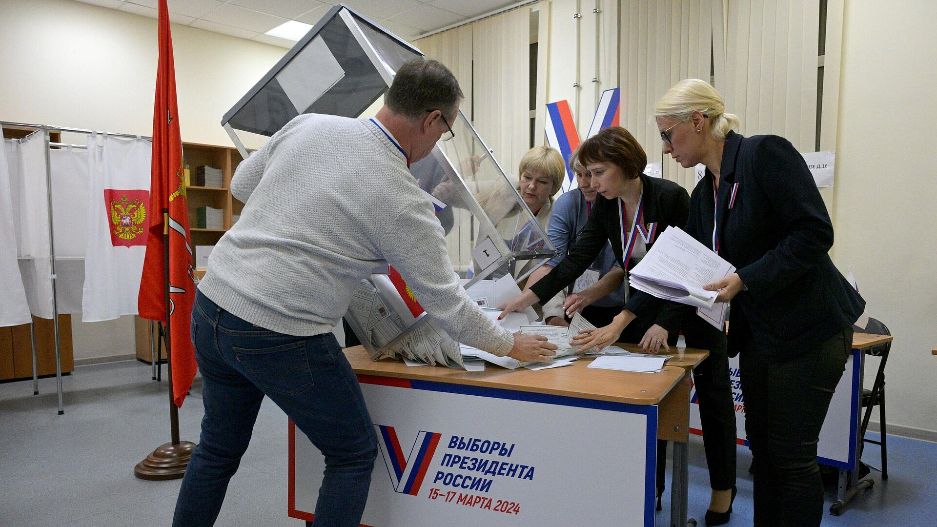 Попытки извне повлиять на выборы в России не удались, заявила Матвиенко