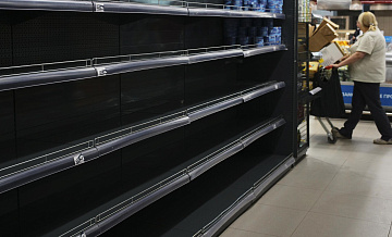 Жители Киева массово закупаются хлебом, боясь закрытия магазинов, пишут СМИ