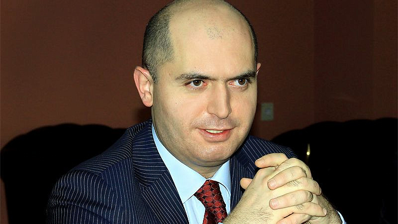 Суд продлил домашний арест экс-министру образования Армении Ашотяну