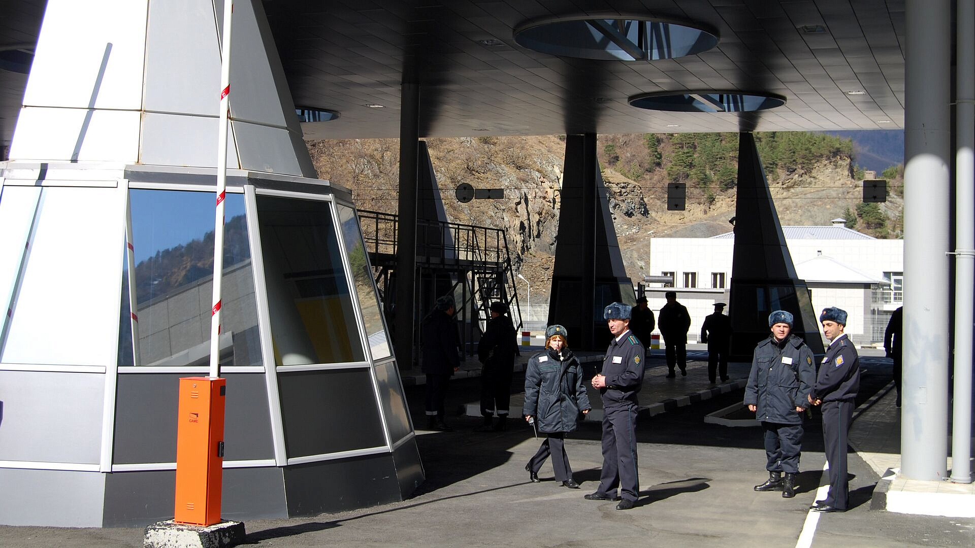 Движение через КПП "Верхний Ларс" возобновили