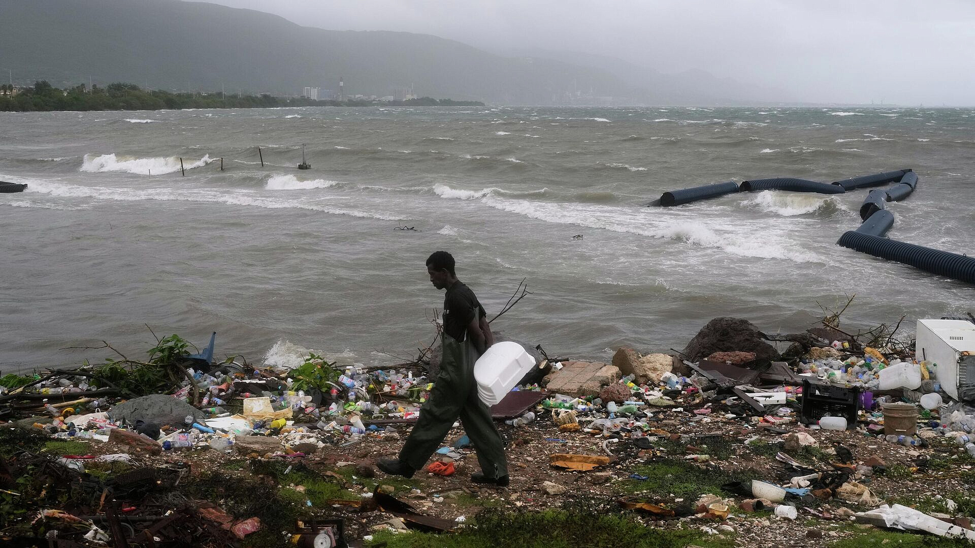 На Гаити объявили траур в память о жертвах урагана "Мелисса"