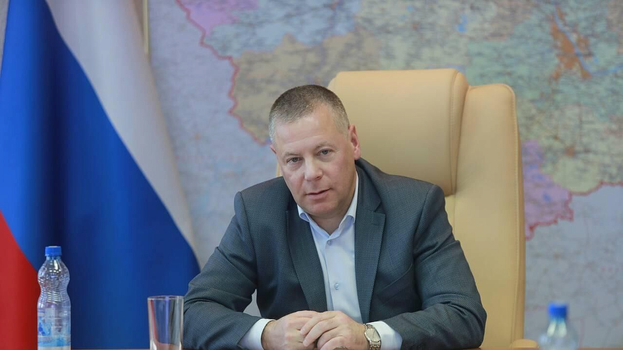 Евраев пообещал наказать вандалов, исписавших стену на кладбище в Ярославле