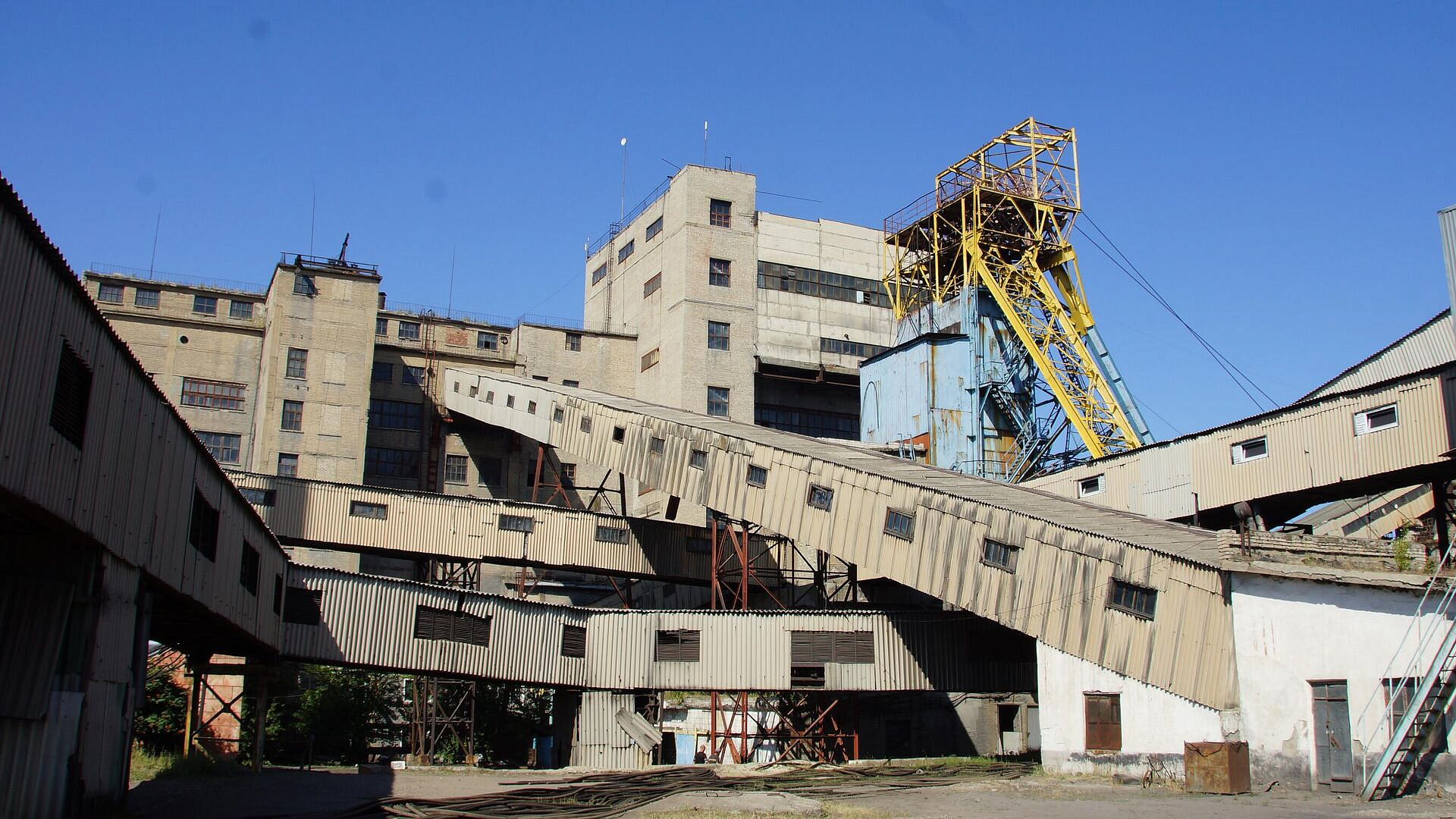В ЛНР горняков атакованной шахты подняли на безопасную высоту