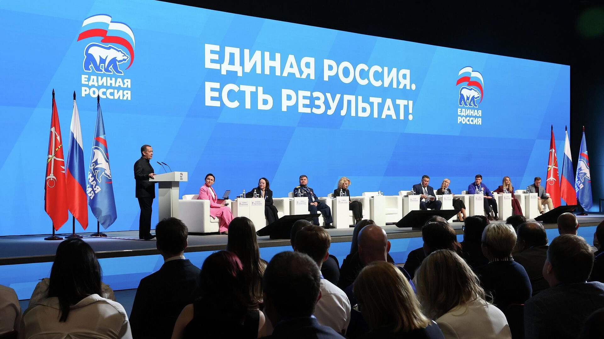 Проблема очередей в детсады в целом ушла в прошлое, заявил Медведев