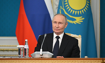 Казахстанская художница подарила Путину картину "Мост дружбы"