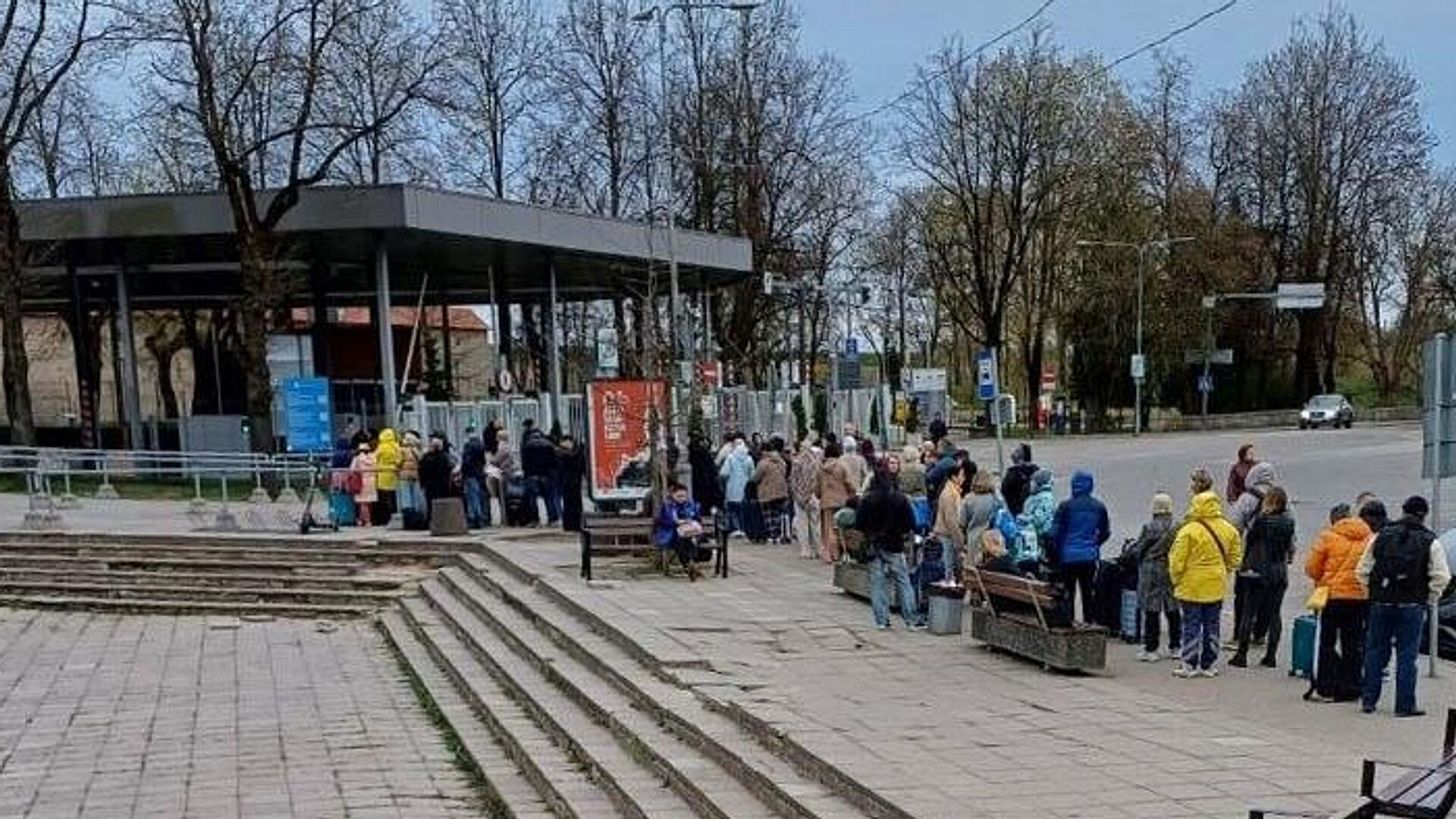 В Эстонии сохраняется очередь из желающих выехать в Россию перед 9 Мая